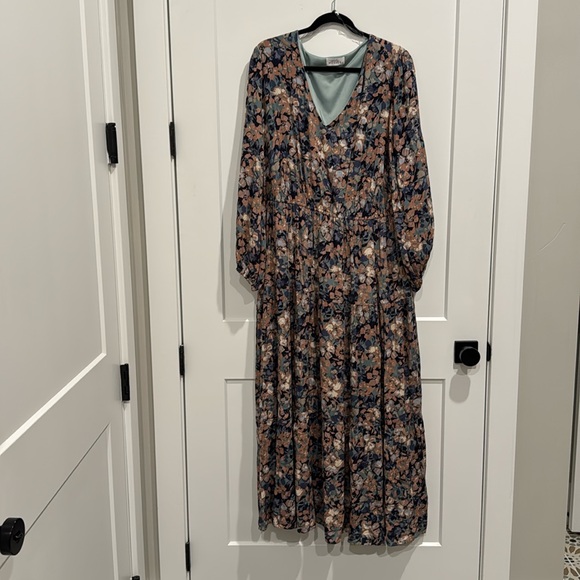 Emily Wonder Dresses & Skirts - Women’s 2X v-neck maxi dress. Fully lined. Long sleeve. Very flattering!